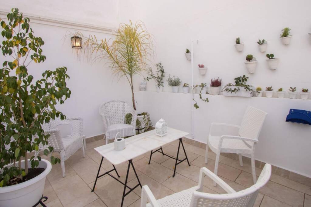 Castilla Triana Courtyard By Valcambre Sevilla Exteriér fotografie