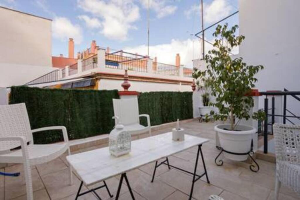 Castilla Triana Courtyard By Valcambre Sevilla Exteriér fotografie